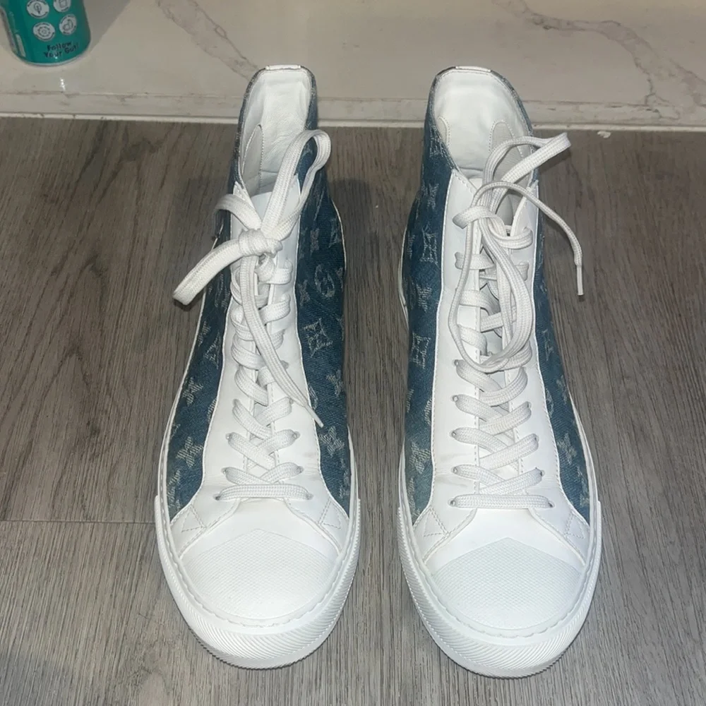 Like new LOUIS VUITTON LV Monogram Sneakers